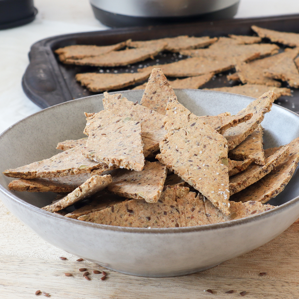 Almond pulp crackers with caraway
